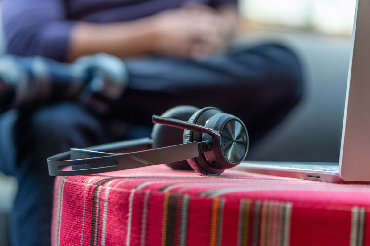 AURICULARES + MIC POLY HP VOYAGER FOCUS 2 INALAMBR - Imagen 6